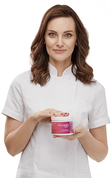 Femme souriante avec boisson Collagen Select pour l'élasticité de la peau